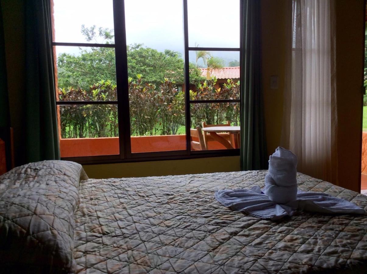 Отель Cabinas Los Guayabos Ла Фортуна Экстерьер фото